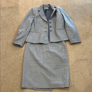 Le Suit Elegant Light Grey Women's Skirt Set